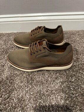 Johnston & Murphy Boys Brown Knit Dress Shoes